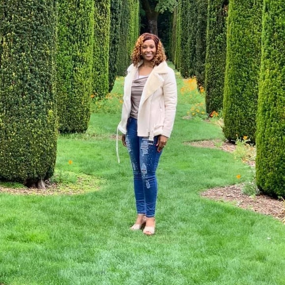 Meet your Posher, Sonya - Picture 3 of 4